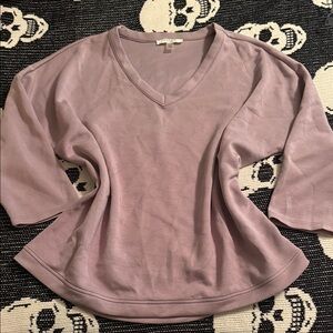 Women’s Size M Cable and Gauge Lavender V-Neck Long Sleeve